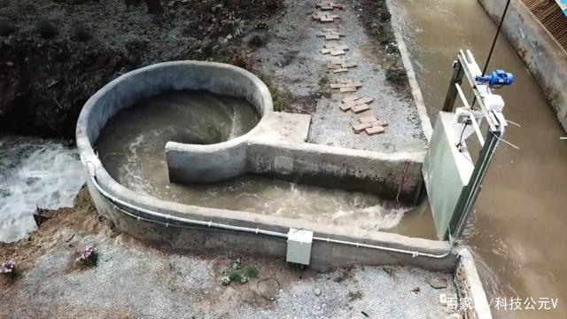 小型發(fā)電機(jī)，放到河里就有免費(fèi)的電，一天產(chǎn)的電夠60戶人家用